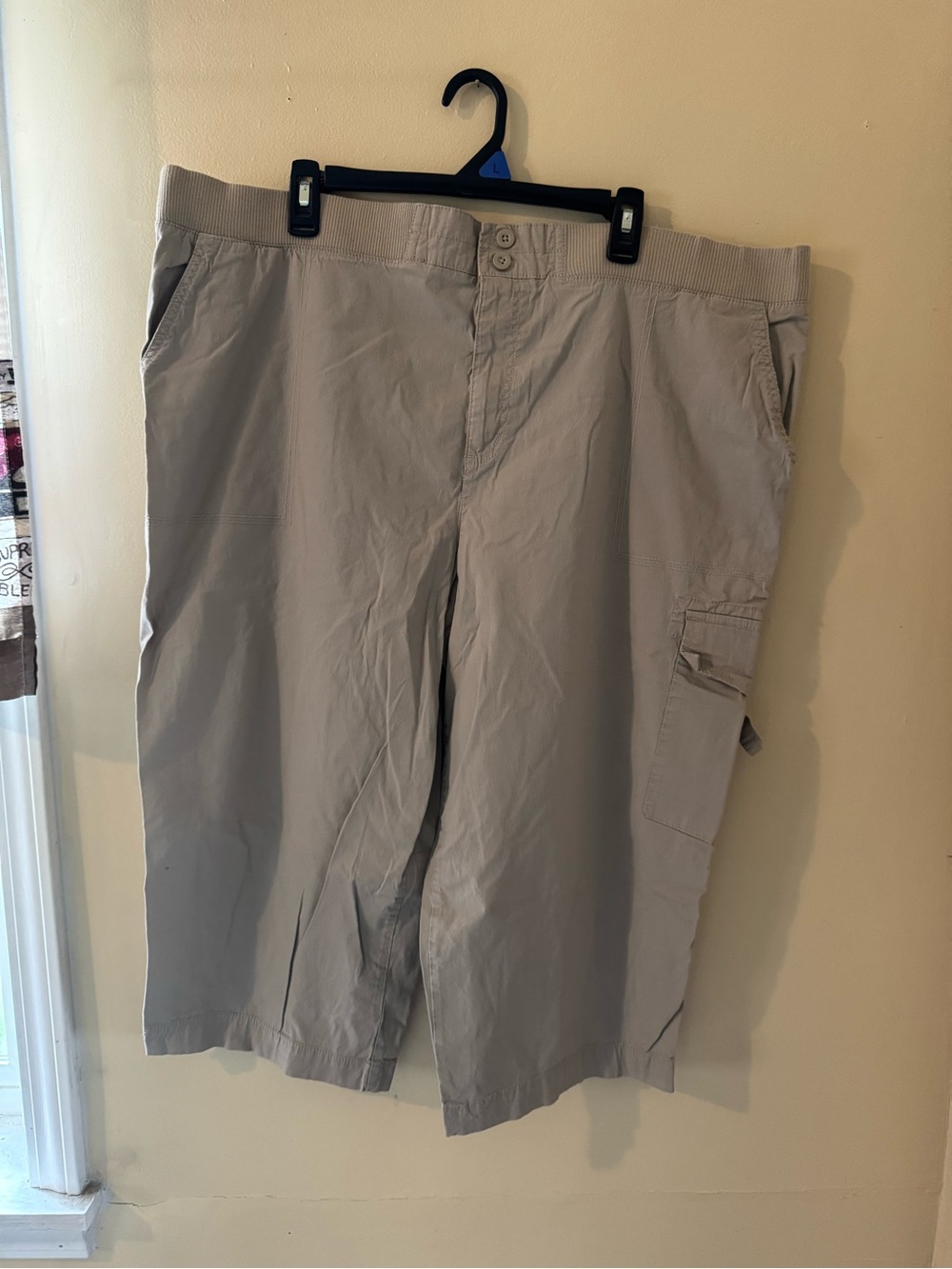 🎄 5 for $20 Bobbie Brooks Women’s Gray Cargo Capri Pants Size 2X